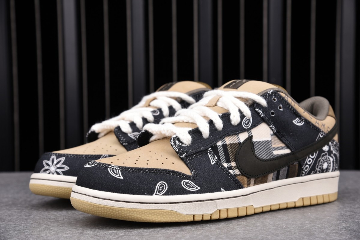 Nike SB Dunk Low Travis Scott SLON Sneakers