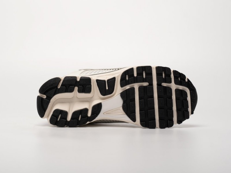 Nike Air Zoom Vomero 5