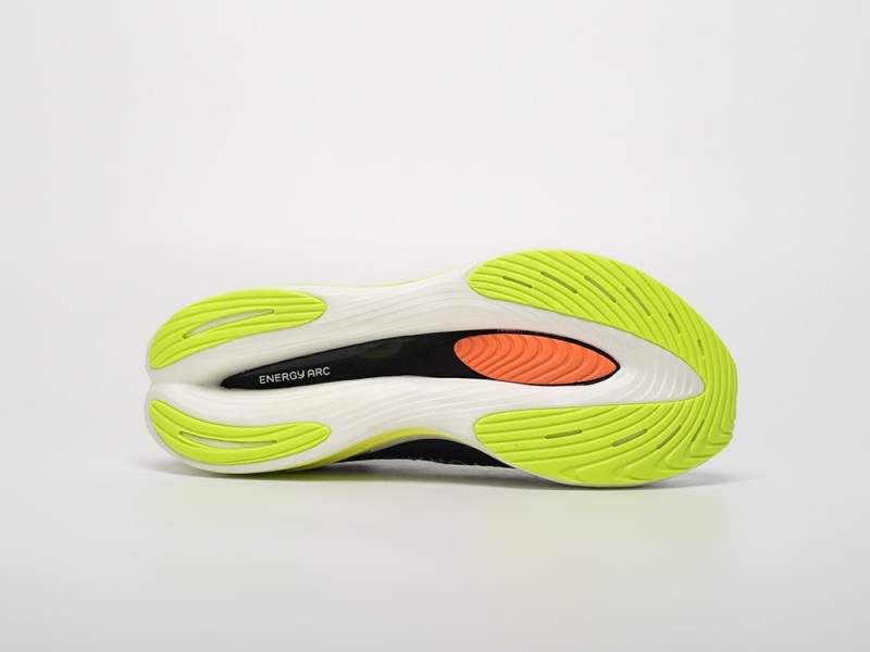 New Balance FuelCell SC Elite v3