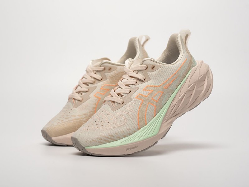 Asics Novablast 4
